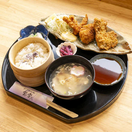 【三崎】釣った魚をそのままフライに!「漁師のいえ 紫季」の絶品ミックスフライ定食